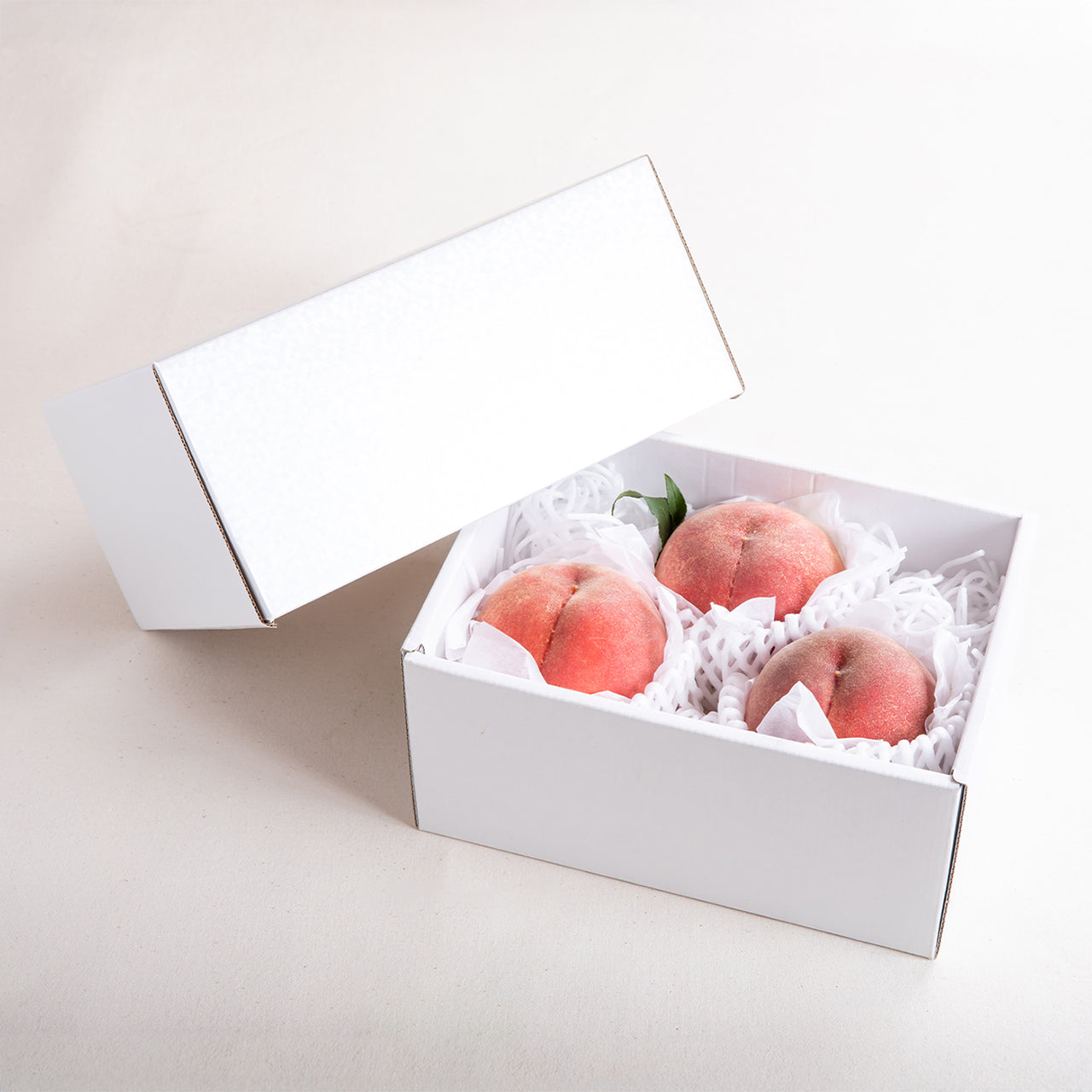 【白桃】270g~300g × 3個入(化粧箱入)