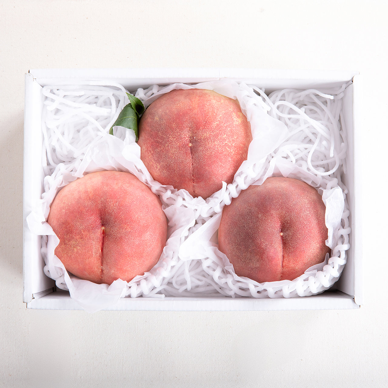 【白桃】270g~300g × 3個入(化粧箱入)